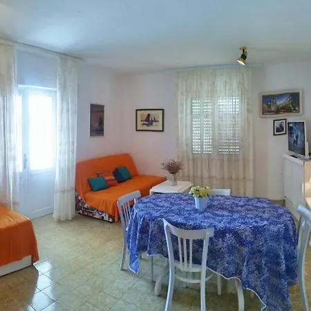 Stupin Celine 10321b Daire Rogoznica (Sibenik-Knin)